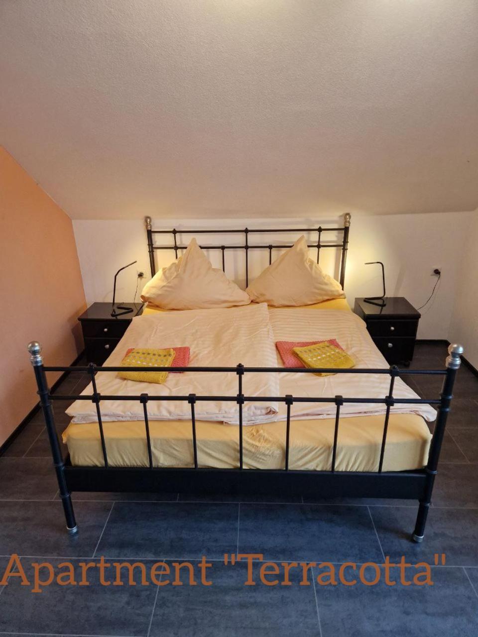 Weingut Im Moselkrampen Apartment Еленц-Полтерсдорф Екстериор снимка
