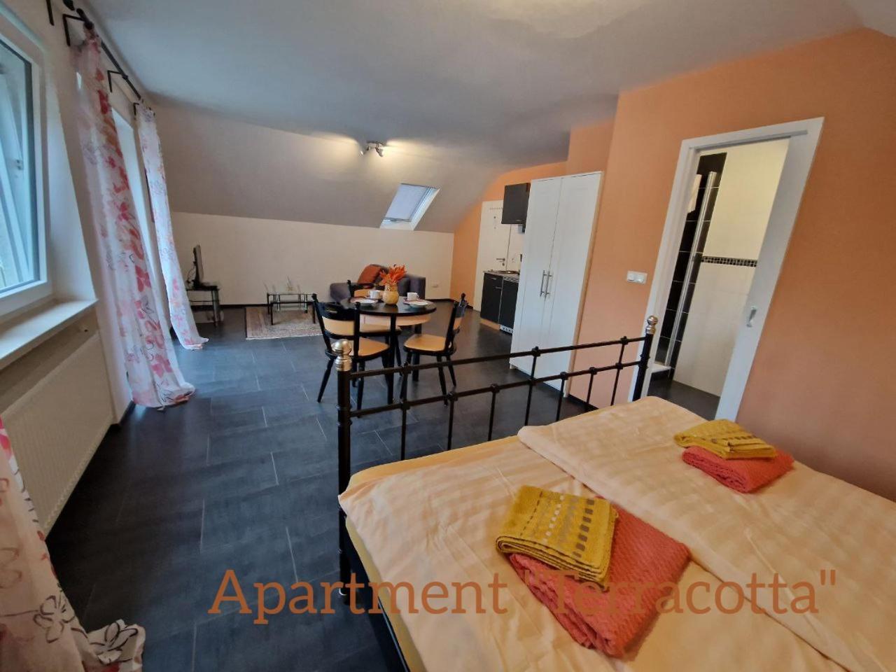 Weingut Im Moselkrampen Apartment Еленц-Полтерсдорф Екстериор снимка